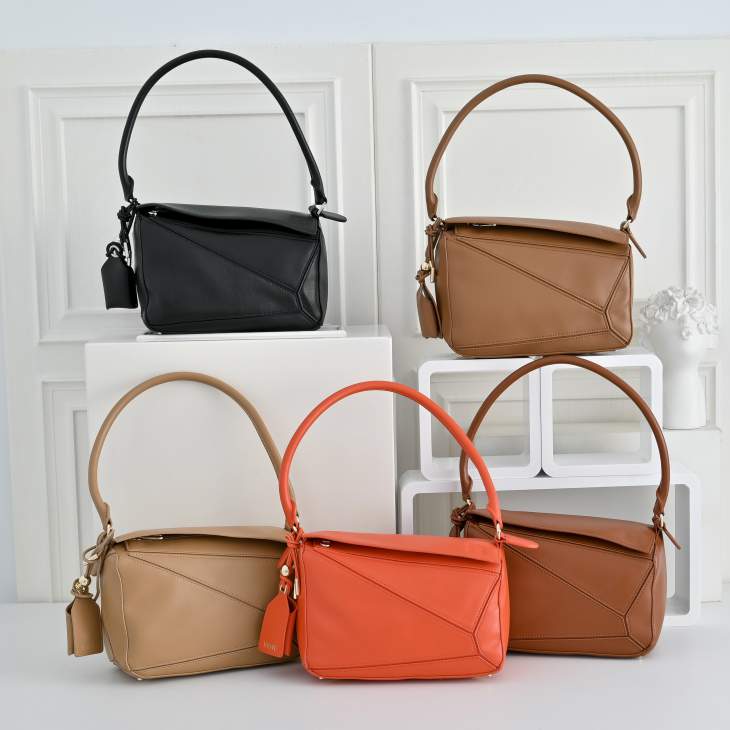 Picture of Loewe Handbags _SKUfw239916201fw